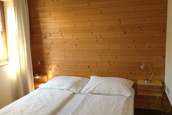 Schlafzimmer mit Doppelbett