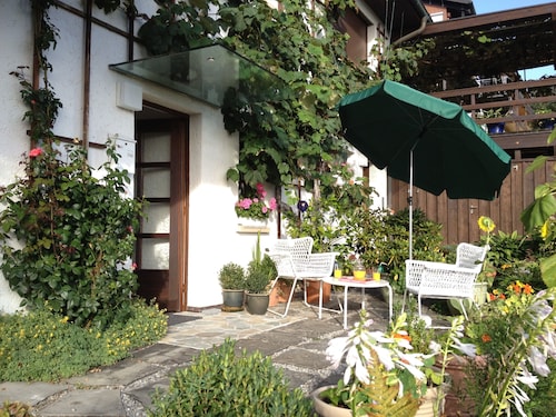 Quiet small apartment for 2 (max. 4) people near the center with lake view