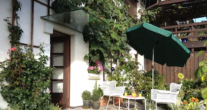 Ruhige Kleinwohnung für 2 (max. 4) Personen in Zentrumsnähe mit Seesicht