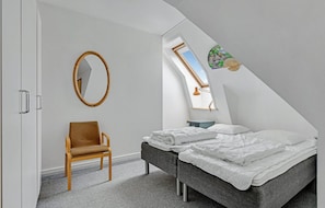 2 bedrooms, travel cot, free WiFi