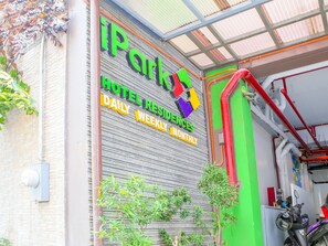 Exterior - OYO 442 Ipark Hotel (Cebu)