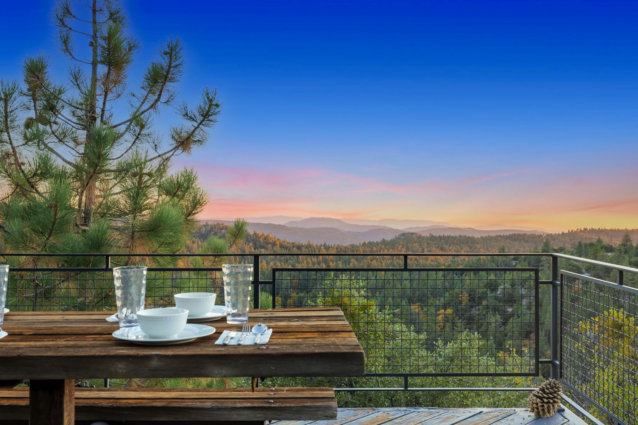 Grande Vista: Romantic Contemporary Cabin with Stunning Views