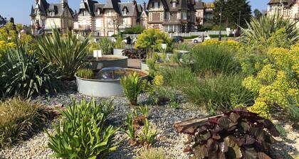 Cabourg Appart 45m2 - direct beach access. Refurbished at 600 M from the town center