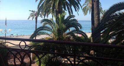 The Sun Terrace:Fantastische 3-Zimmer-Wohnung mit Sonnenterrasse und Strandblick