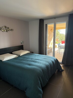 2 Schlafzimmer, Zimmersafe, Bügeleisen/Bügelbrett, Reisekinderbett