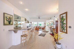 Interior - Magical Getaway: Garden Oasis & Pool, Golfing, Hiking,Special Discounts. (Las Vegas)