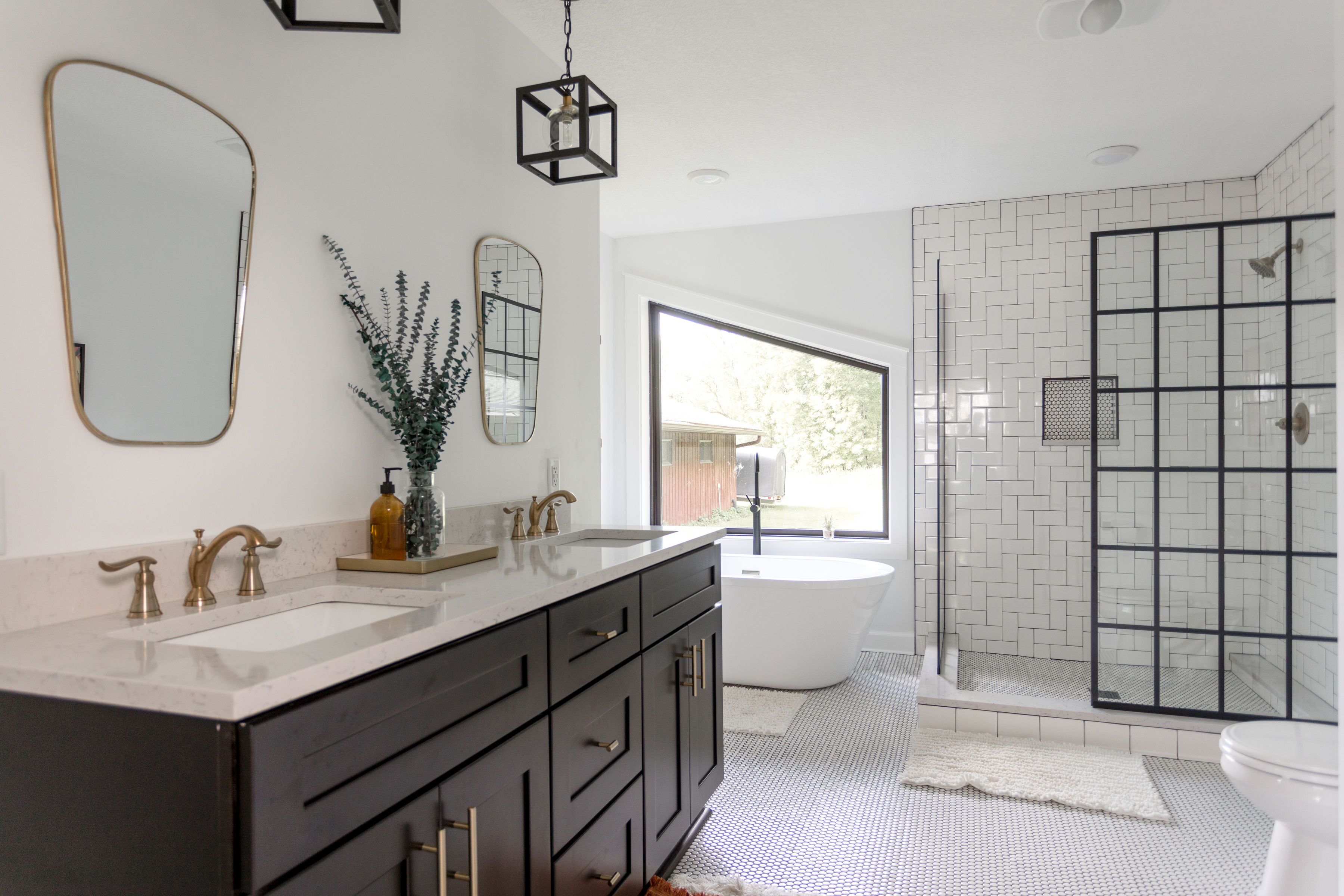 Bathtub, towels, shampoo, toilet paper