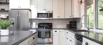 Luxurious Lake McKenzie Cabin Getaway ~ Recently Remodeled!