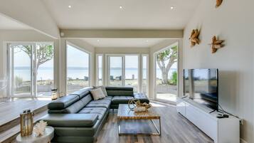 Smart-tv, eldstad, tv-spel och dvd-spelare