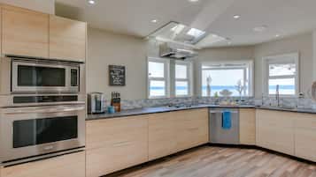 KylskÄp, mikrovÄgsugn, ugn och spishÀll