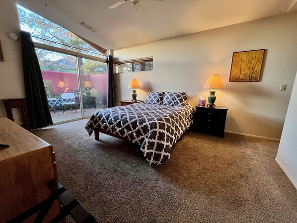3 habitaciones, tabla de planchar con plancha, wifi y ropa de cama 