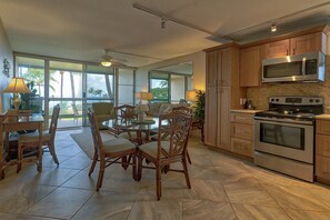 ثلاجة، ميكروويف، فرن، موقد طهي مسطح