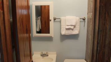 Dusche, Haartrockner, HandtĂŒcher, Seife