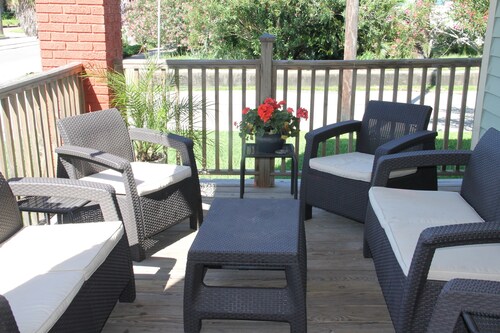 One Block to Beach, three blocks to Pleasure Pier