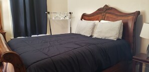 6 bedrooms, iron/ironing board, WiFi, bed sheets