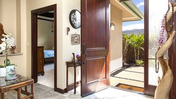 3 chambres, bureau, fer et planche Ă repasser, lit parapluie