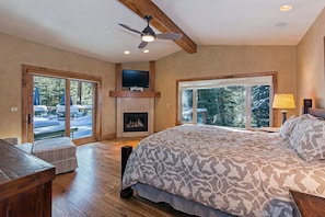 6 bedrooms, desk, iron/ironing board, travel cot