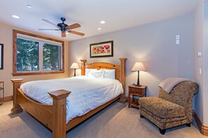 6 bedrooms, desk, iron/ironing board, travel cot