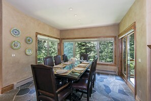 Dining - 5400', Family Friendly Luxury Home w/6BD, 6.5BR, Hot Tub, Steam Room & Yoga Room (Incline Village)
