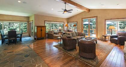 5400', Family Friendly Luxury Home w/6BD, 6.5BR, Hot Tub, Steam Room & Yoga Room