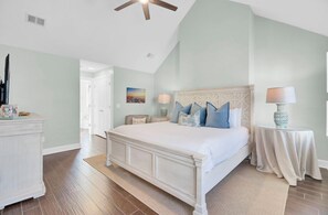 3 makuuhuonetta, silitysrauta/-lauta, ilmainen Wi-Fi