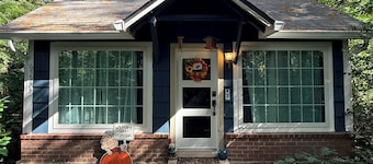 Modernized Steiner Cabin with a Private Spa and Many Amenities. Pet Friendly!