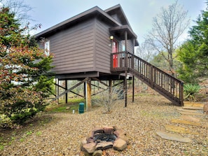 Exterior - ESCAPE THE CITY! Cozy Lakeview Treehouse Retreat-Your Private Paradise (Stigler)