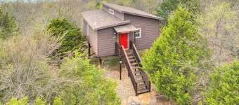 ESCAPE THE CITY! Cozy Lakeview Treehouse Retreat-Your Private Paradise