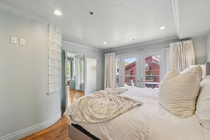 1 habitación, tabla de planchar con plancha, wifi gratis y ropa de cama 