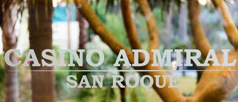 A blurred background with the text "CASINO ADMIRAL SAN ROQUE".