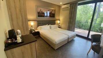 Twin kamer, terras | 1 slaapkamer, lakens van Egyptisch katoen, luxe beddengoed, een minibar