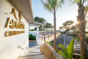 Property entrance - Hotel Admiral Casino & Lodge (San Roque)
