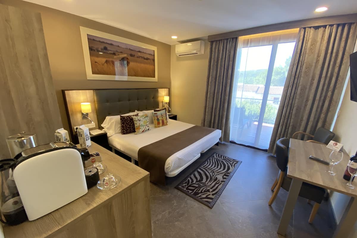 Premium Double Room, Terrace | 1 bedroom, Egyptian cotton sheets, premium bedding, minibar