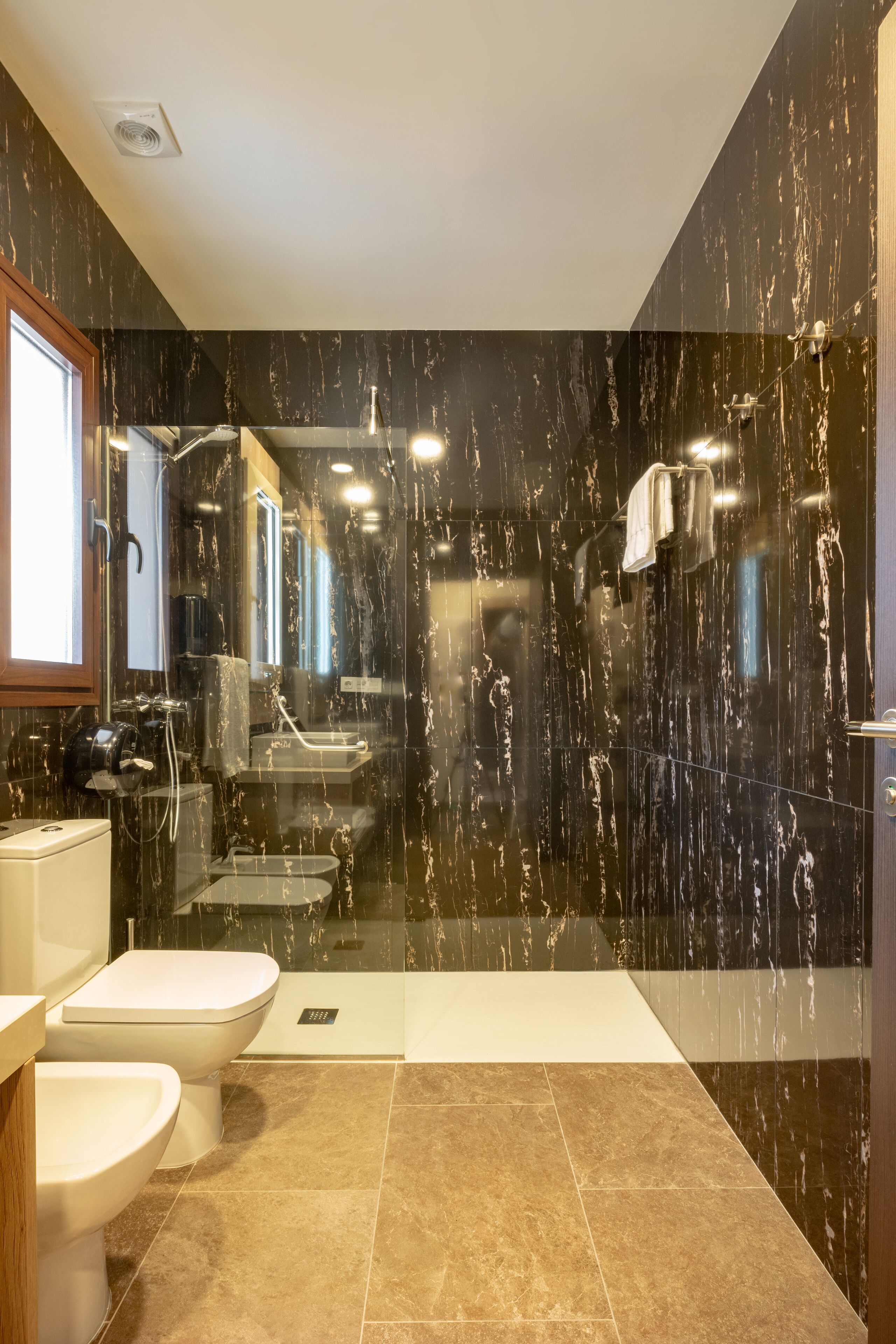 twin room, terrace | bathroom | designer toiletries, hair dryer, bidet, towels