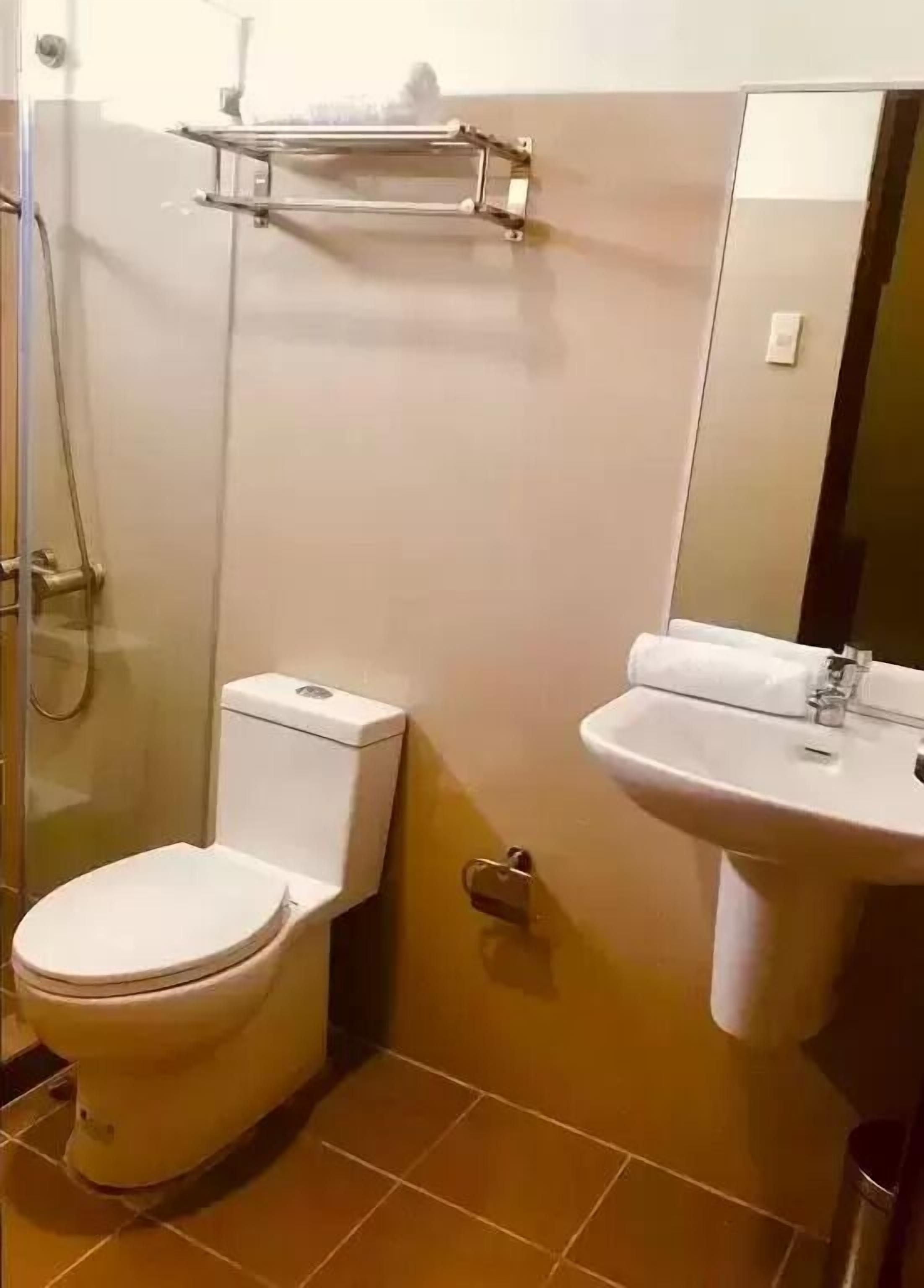 shower, free toiletries, hair dryer, slippers