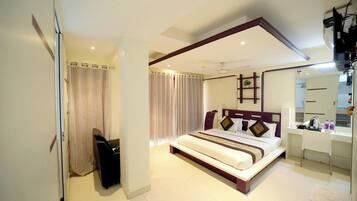 Suite ejecutiva, 1 cama King size | Caja de seguridad en la habitación y escritorio