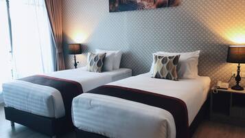 Sengetøy av topp kvalitet, blendingsgardiner og strykejern/-brett