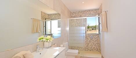 Shower, towels
