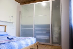 Apartment, 2 Bedrooms | 2 bedrooms, desk, free WiFi, bed sheets