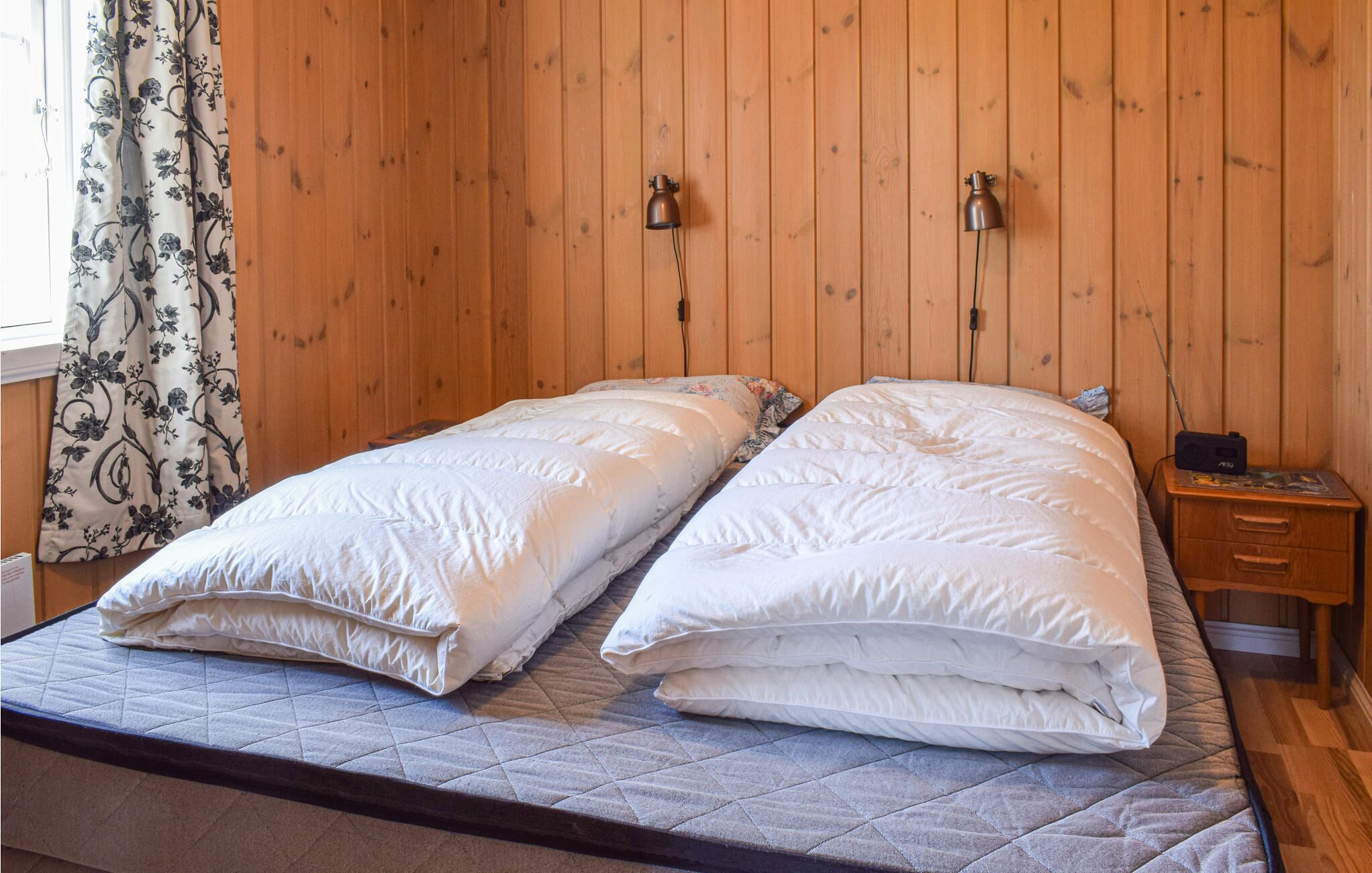 4 Schlafzimmer, Reisekinderbett