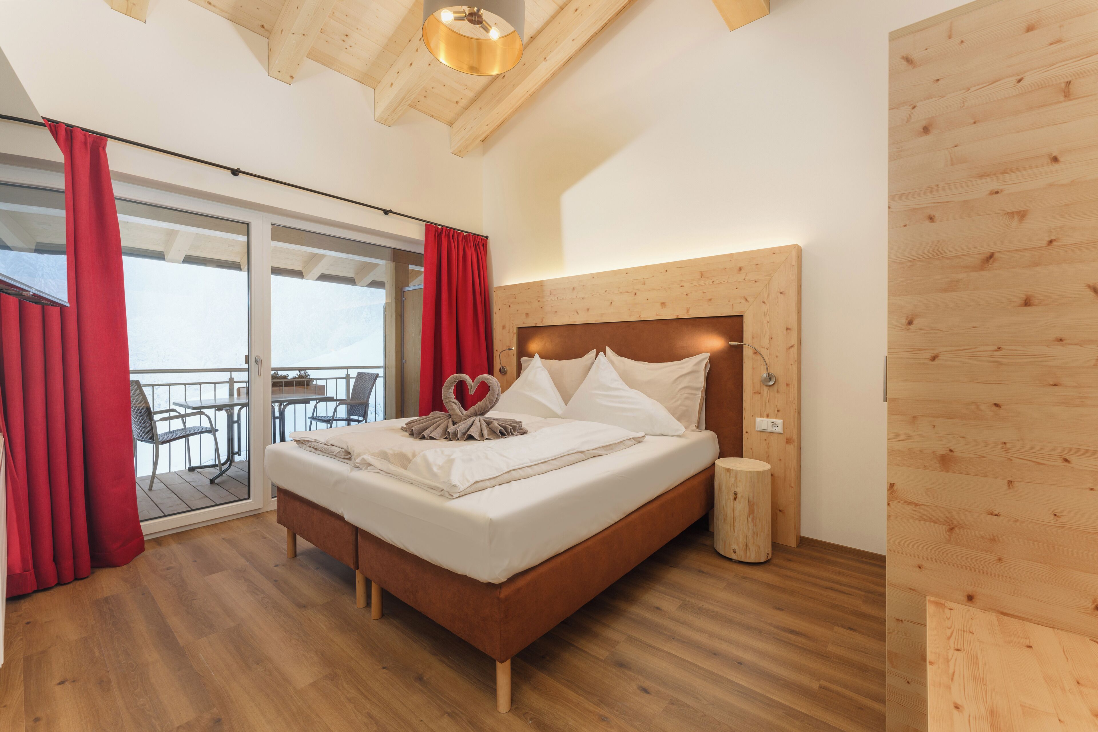 Double Room, 1 Bedroom, Balcony, Mountainside | Hypo-allergenic bedding, in-room safe, soundproofing, free WiFi