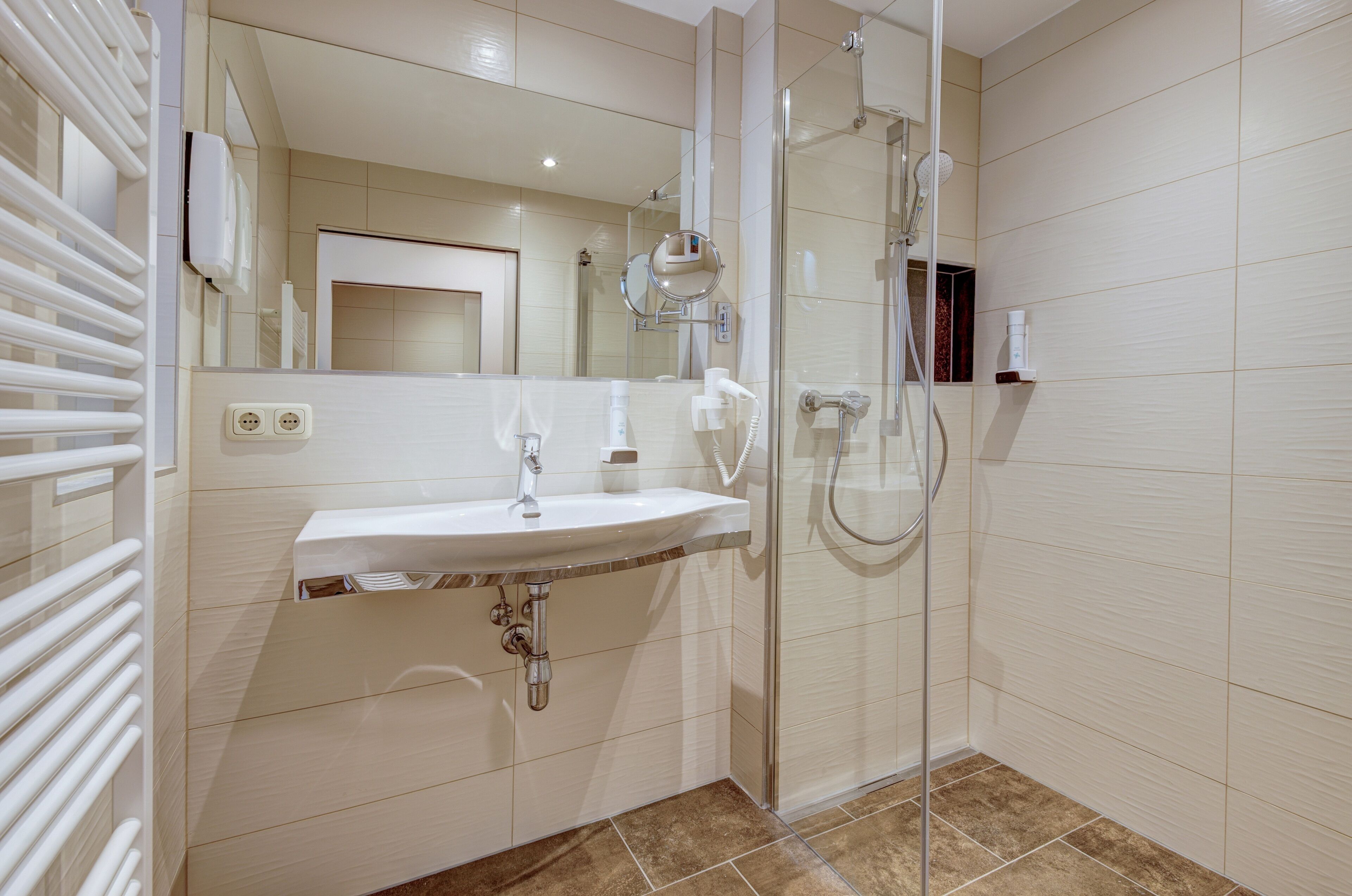 separate bathtub and shower, hair dryer, heated floors, towels