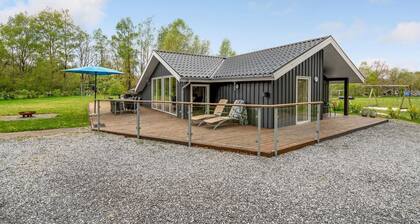 Gorgeous home in Give with WiFi