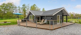 Gorgeous home in Give with WiFi