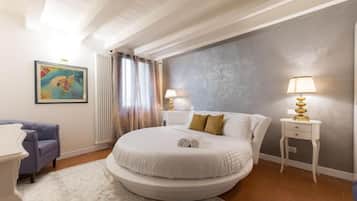 Deluxe Apartment | Egyptian cotton sheets, premium bedding, down comforters