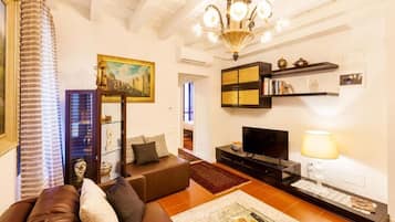 Appartamento Standard | Area soggiorno | TV a schermo piatto