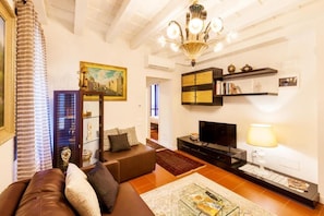 Standard Apartment | Living area | Flat-screen TV - Residenza Vescovado (Vicenza)