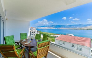 Outdoor dining - Nice apartment in Pag with house sea view (Pag)
