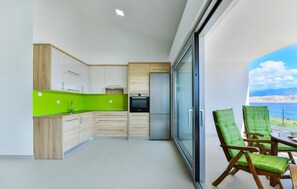 Refrigerador, horno, parrilla de estufa y lavavajillas 