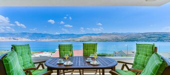 Mooi appartement in Pag met uitzicht op zee.
